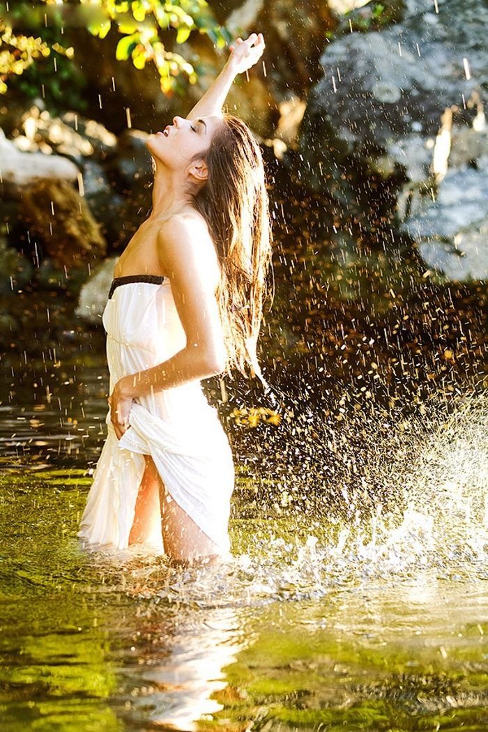 Marie Avgeropoulos in Ufa