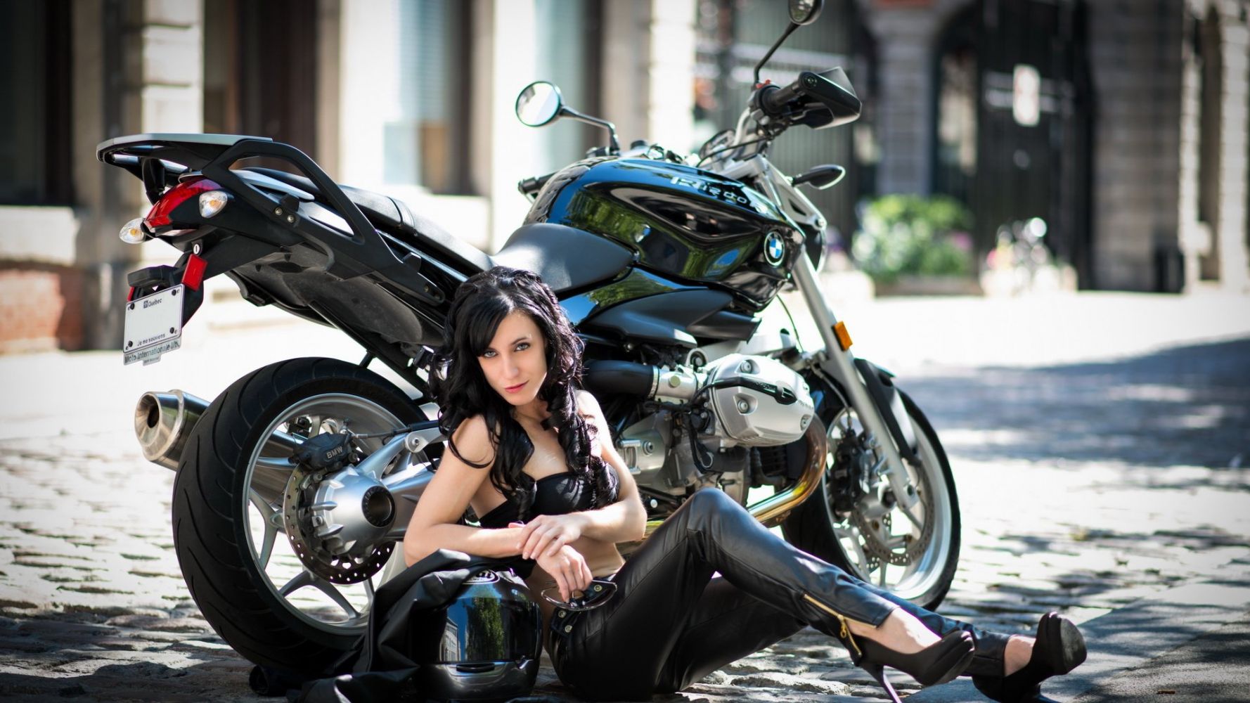 Fresh photos, fresh mood — European women on bikes online in Ufa