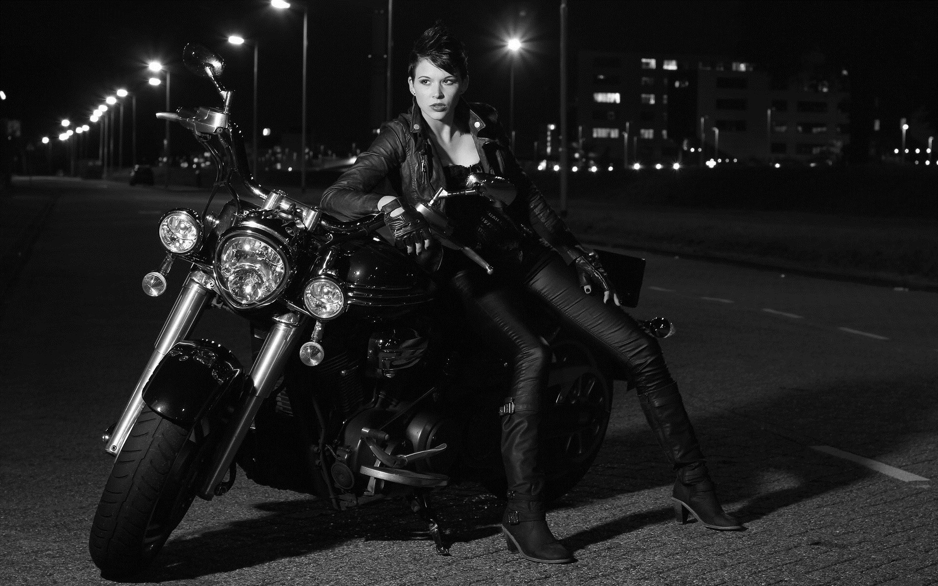 Photo Beautiful girls and motorcycles in Ufa