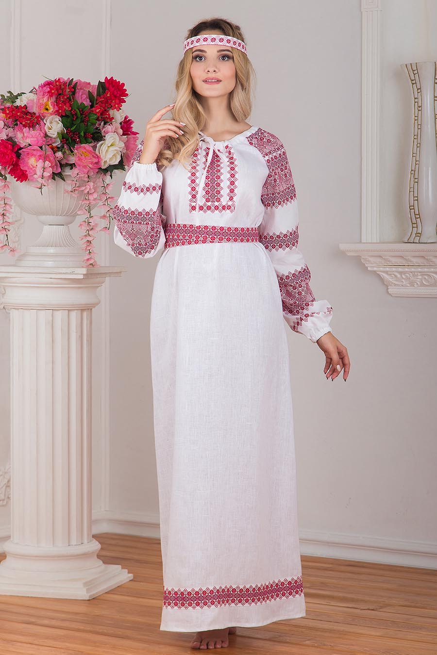 Women in Slavic costumes in Ufa