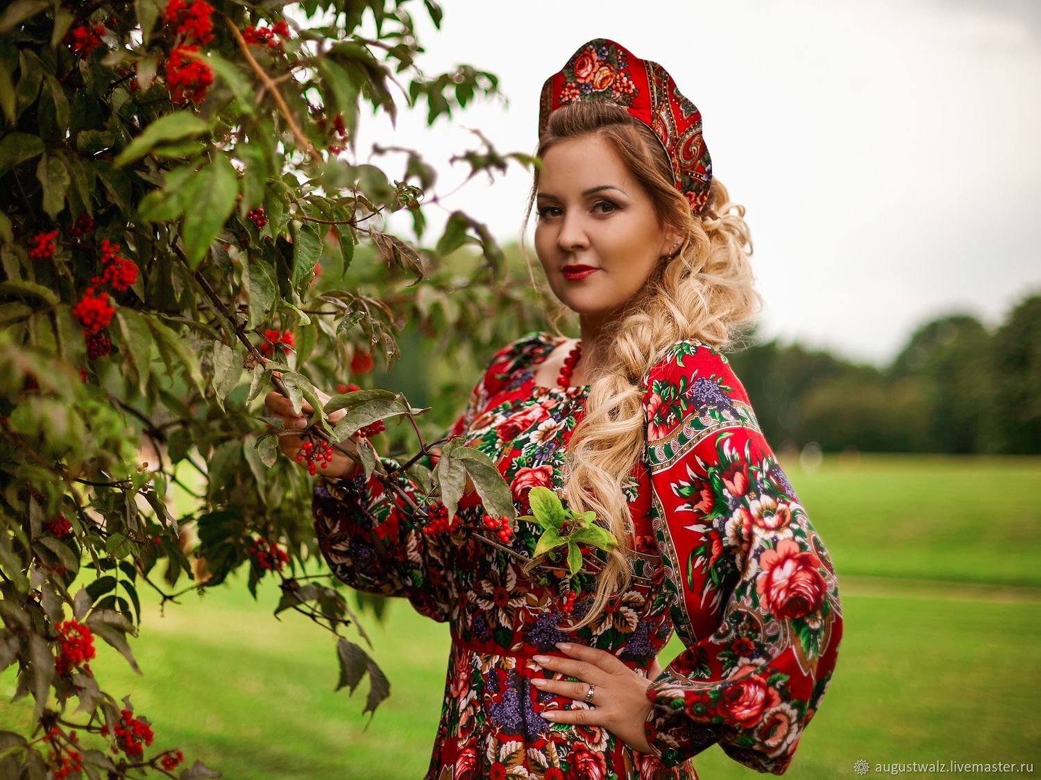 Women in Slavic costumes in Ufa