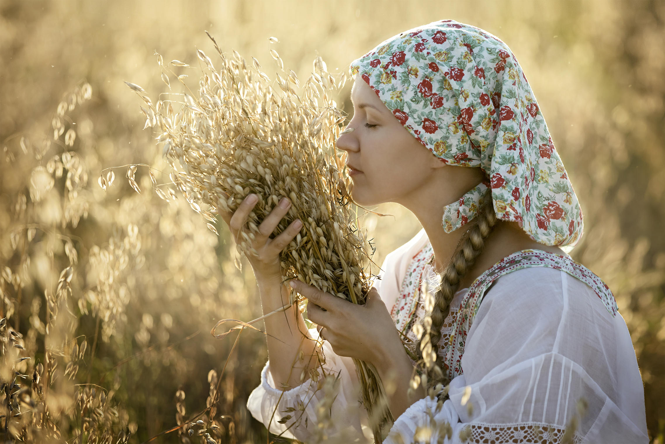 Photo Women in Slavic costumes in Ufa