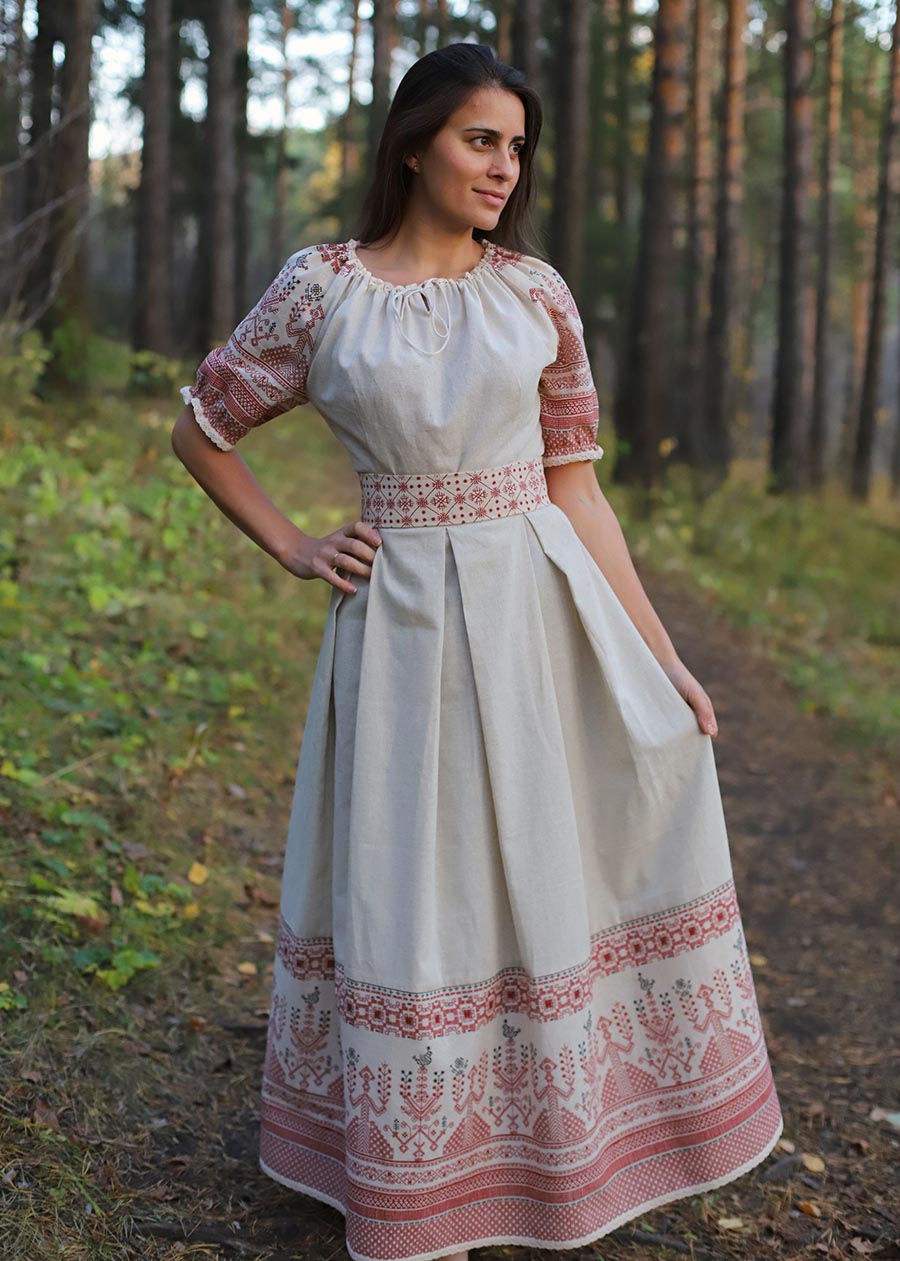 Girls in Slavic costumes in Ufa