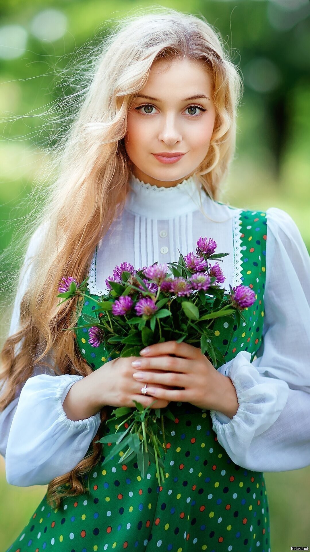 Girls in Slavic costumes in Ufa