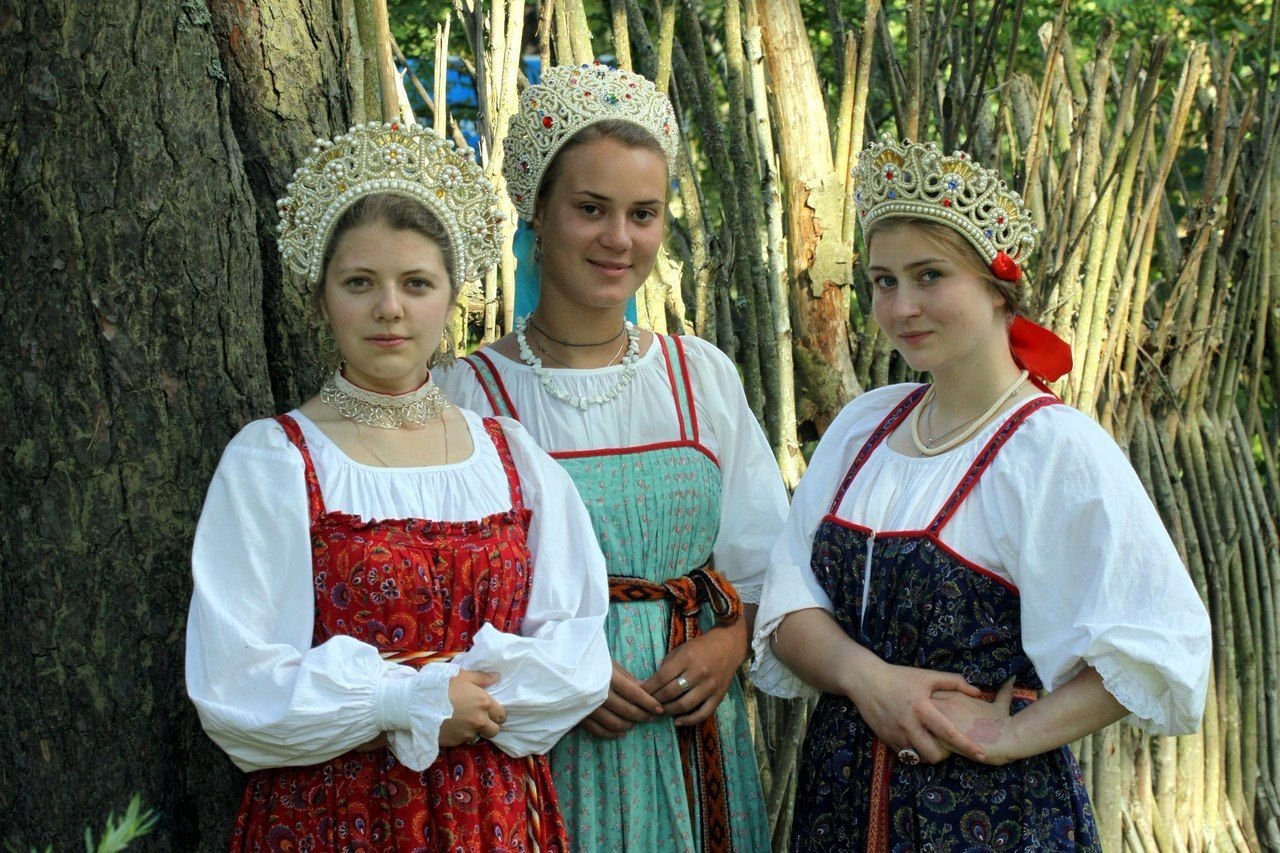 Sexy model Girls in Slavic costumes in Ufa